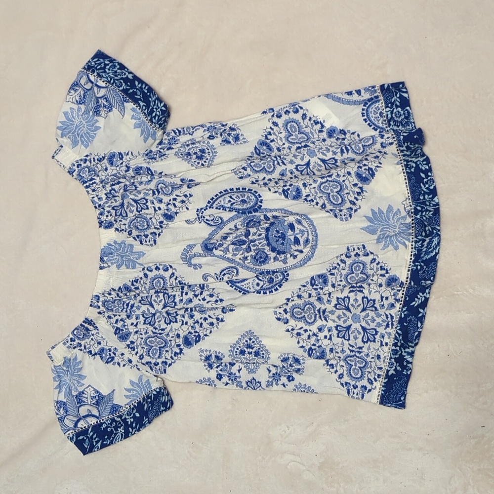 Lucky Brand woman's  Off the Shoulder Top Blue And White Paisley shirt size XS